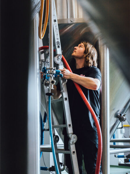Brouwerij Portrait tom checking tanks