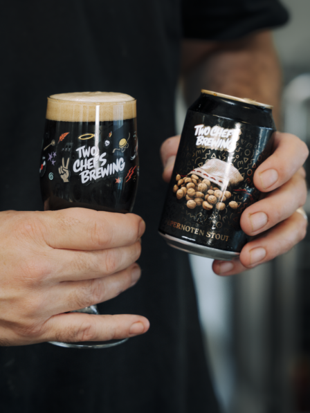 2025 PEPERNOTEN STOUT glas tony handheld 2 3